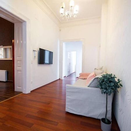 Very Central Convenient Large Ac Place Budapest Exterior photo