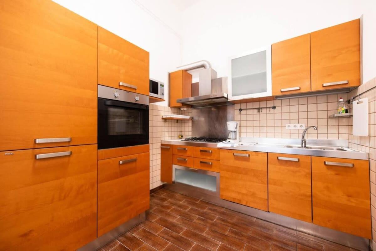 Very Central Convenient Large Ac Place Budapest Exterior photo