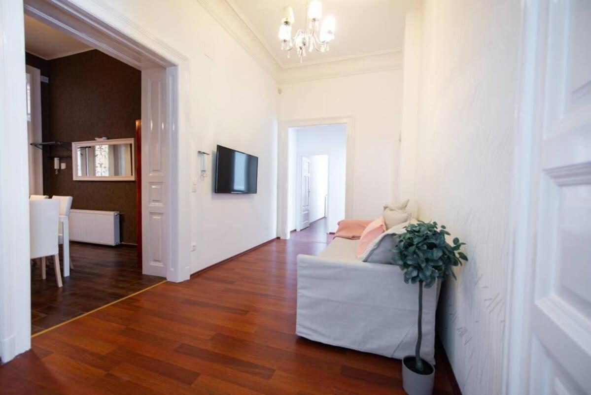 Very Central Convenient Large Ac Place Budapest Exterior photo
