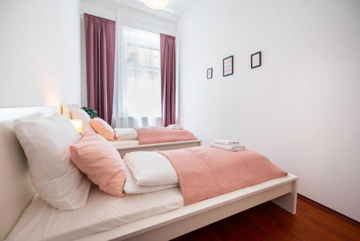 Very Central Convenient Large Ac Place Budapest Exterior photo