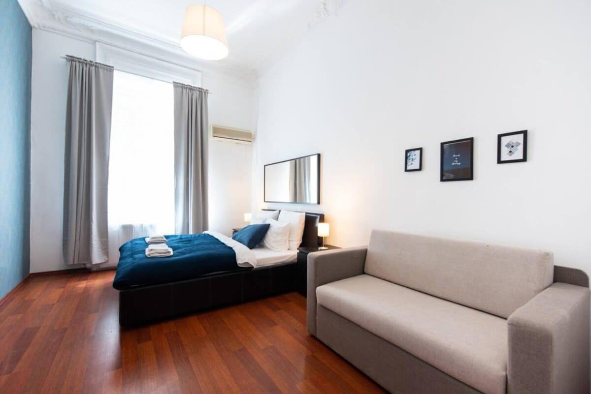 Very Central Convenient Large Ac Place Budapest Exterior photo