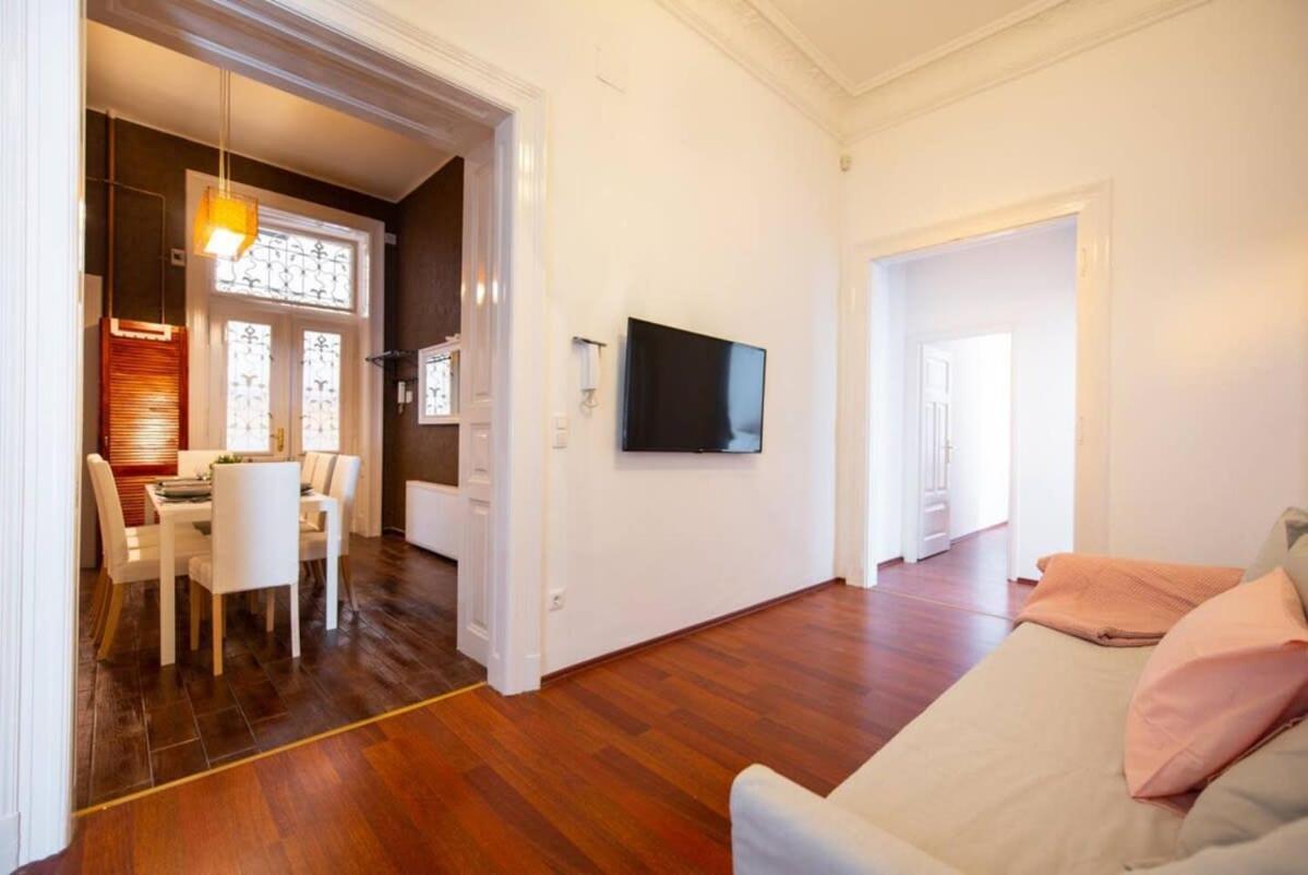 Very Central Convenient Large Ac Place Budapest Exterior photo