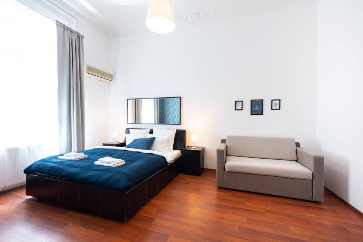 Very Central Convenient Large Ac Place Budapest Exterior photo