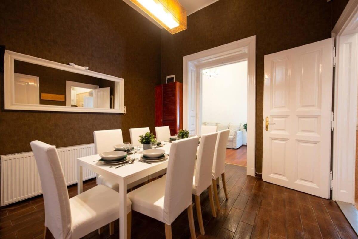 Very Central Convenient Large Ac Place Budapest Exterior photo